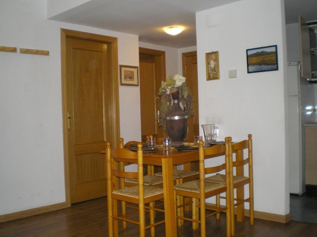 Apartamentos Turisticos Reyes Catolicos Zaragoza Phòng bức ảnh