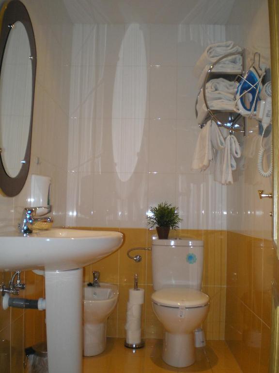 Apartamentos Turisticos Reyes Catolicos Zaragoza Phòng bức ảnh