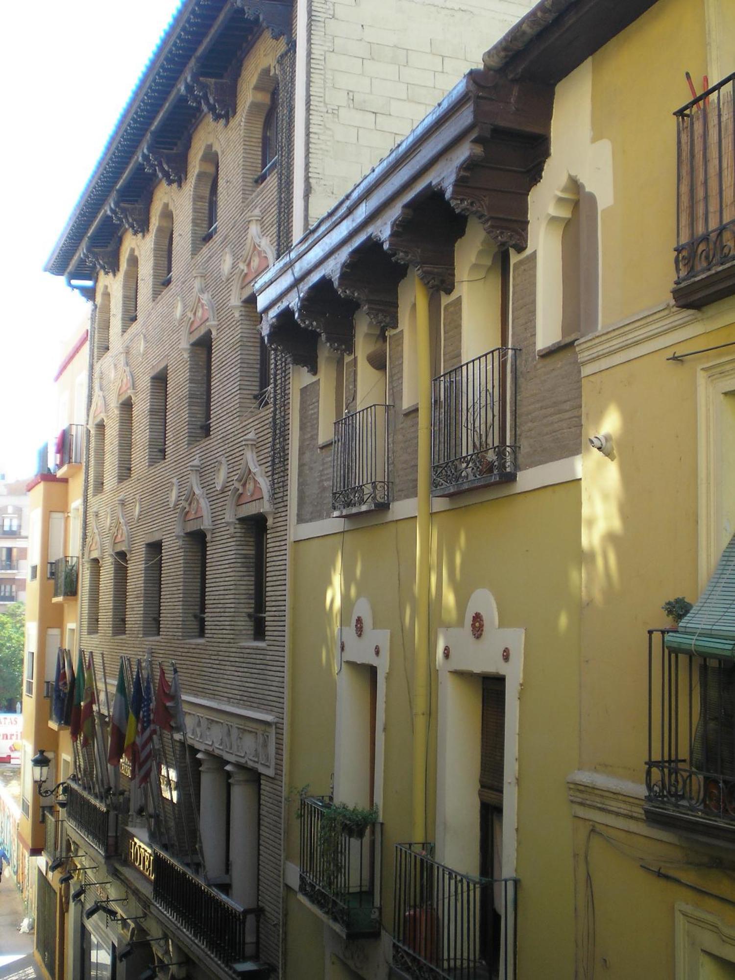Apartamentos Turisticos Reyes Catolicos Zaragoza Ngoại thất bức ảnh